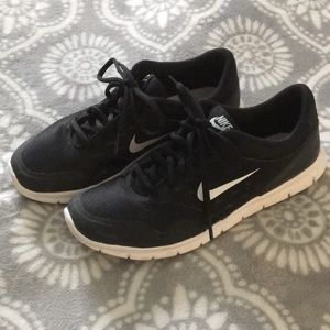 Women’s black Nike casual sneakers